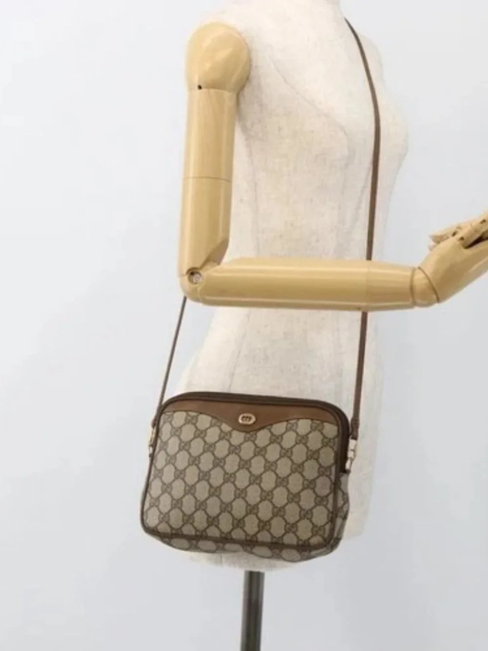 GUCCI GG Supreme Shoulder Bag PVC Beige Gold 116 02 068 Auth ka3454